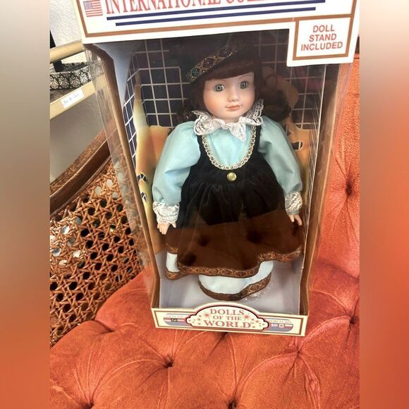 Soft Expressions Home Decor   Porcelain BRAZIL Doll - Picture 1 of 5